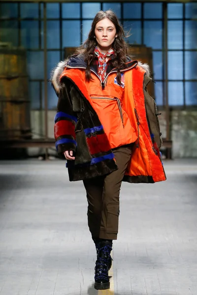 Look 25